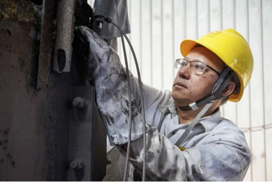 伟德国际victor1946员工陈用利:喜报 | 伟德国际victor1946员工陈用利被授予“海南省劳动模范称号”