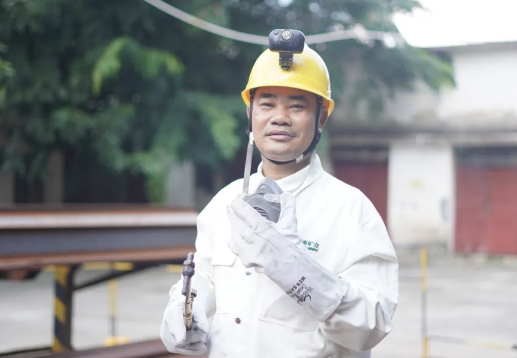 伟德国际victor1946员工李勇:全国表彰！伟德国际victor1946员工李勇荣膺全国劳动模范